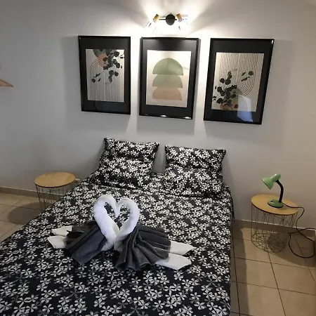 Joli Avec Mezzanine