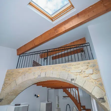 Joli Avec Mezzanine Roquemaure (Gard)
