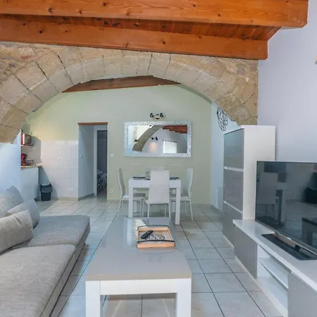 Joli Avec Mezzanine Apartment