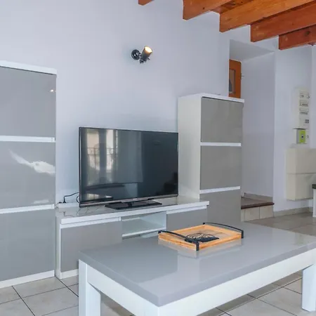Joli Avec Mezzanine Apartment *
